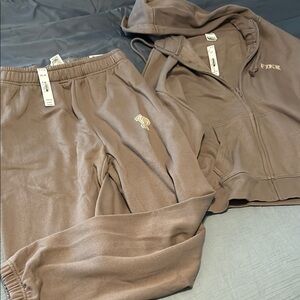PINK nude/tan hoodie & matching sweats. Has a “P” logo. See pics.